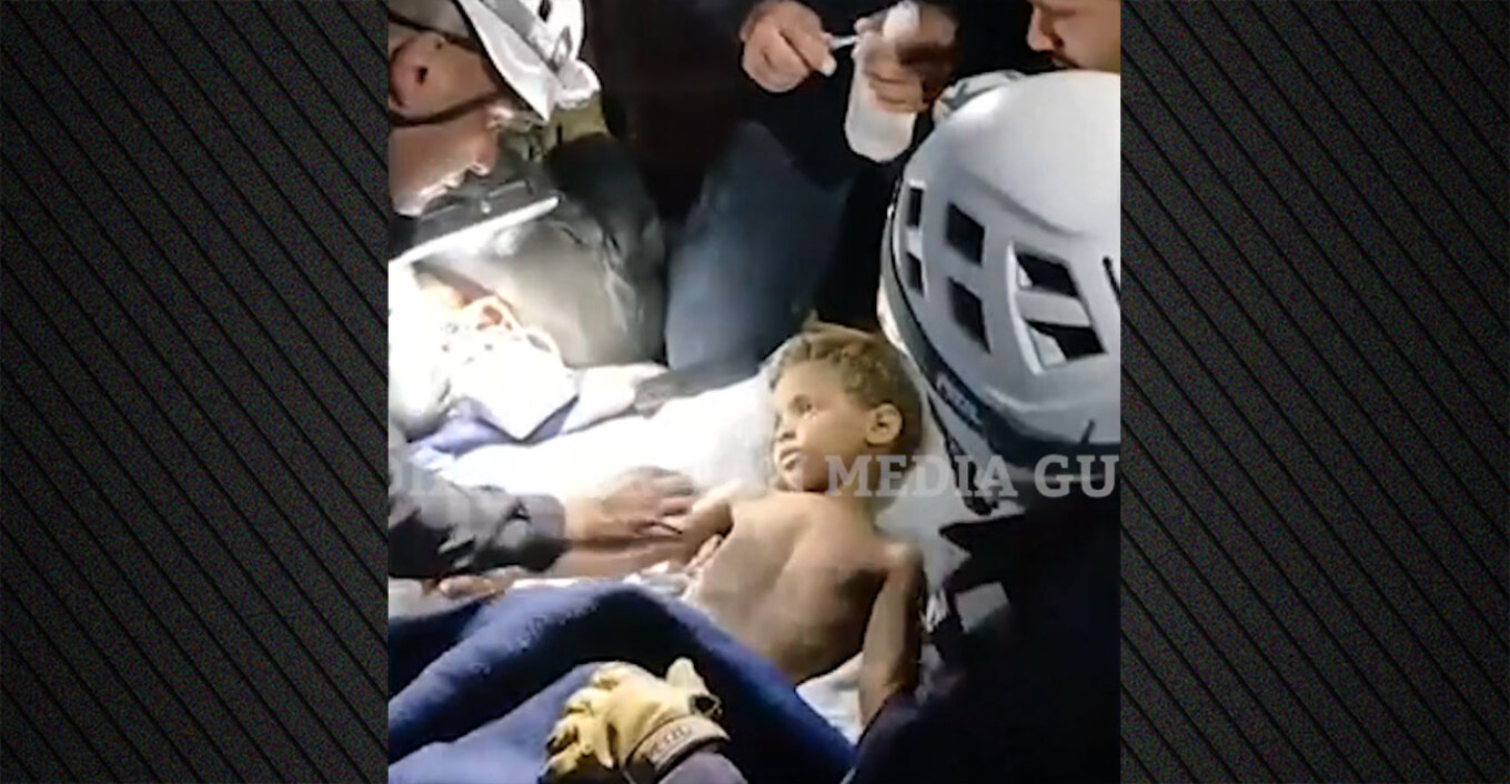 ΒΙΝΤΕΟ: Διασώστες βγάζουν ζωντανό 3χρονο παιδί από τα χαλάσματα μετά από 6 ημέρες στο Καράκας
