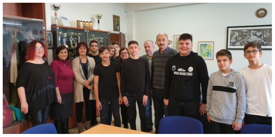 Μαθητές και καθηγητές του Νικολαΐδειου Γυμνασίου Πάφου υιοθέτησαν δυο άπορες οικογένειες