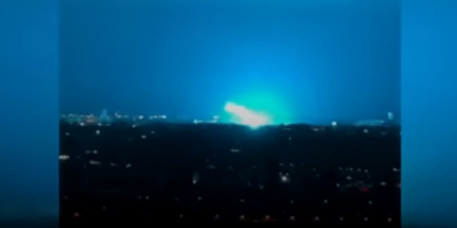 Μπλε λάμψη πυροδότησε φήμες για εξωγήινους- Η εξήγηση της εταιρίας- VIDEO