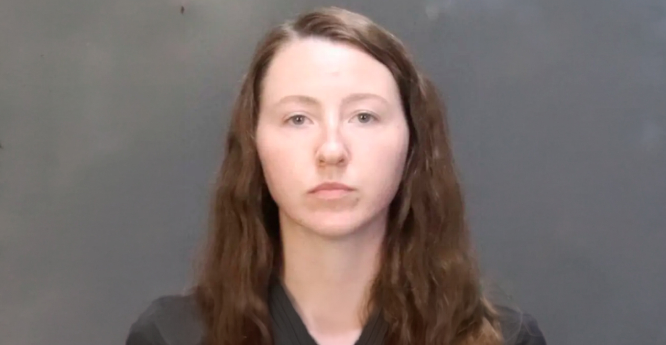 Σοκ σε σχολείο: Είδαν καθηγήτρια να φιλάει 16χρονο - Eκείνη αποκάλυψε ότι έκανε σεξ με τον ανήλικο και έναν φίλο του