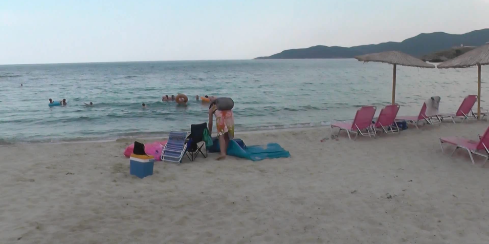 Σοβαρή καταγγελία – Εργαζόμενοι σε beach bar ξυλοφόρτωσαν άνδρα – VIDEO