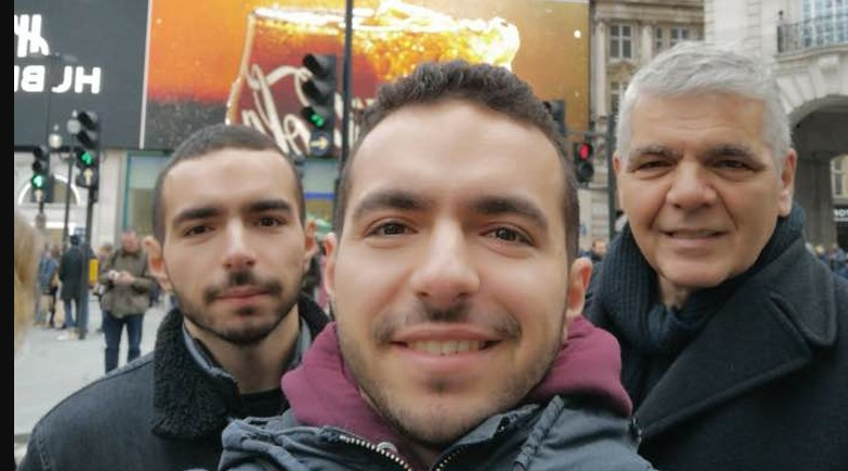 Kωστάκης Κωνσταντίνου: Διακοπές στο Λονδίνο με τους γιους του - Δείτε βίντεο