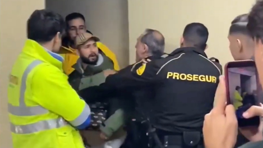 Βίντεο - Σε νέα μπλεξίματα ο πατέρας του Γιαμάλ - Ένταση και παρέμβαση ασφαλείας στη Σεβίλλη