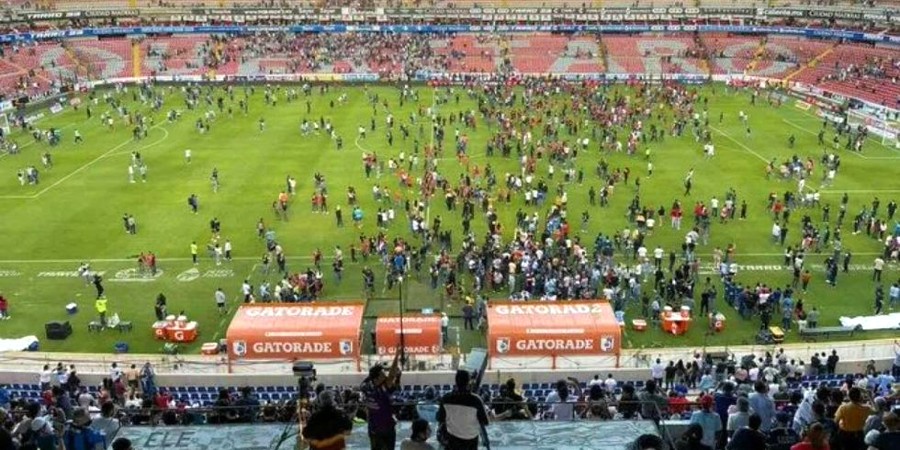 Φριχτά επεισόδια στο Μεξικό - Τουλάχιστον 17 νεκροί μετά από συγκρούσεις σε αγώνα ποδοσφαίρου