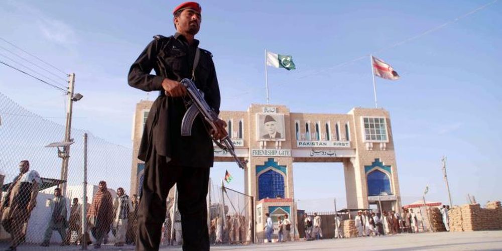 Τουλάχιστον οκτώ νεκροί από διπλή τρομοκρατική επίθεση στο Πακιστάν