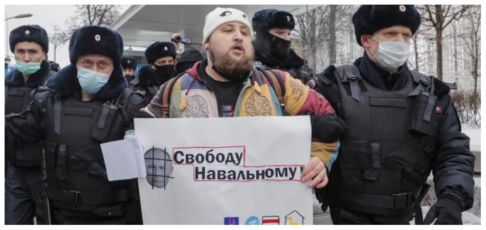 Συλλήψεις διαδηλωτών υπέρ του Ναβάλνι σε Μόσχα και άλλες πόλεις