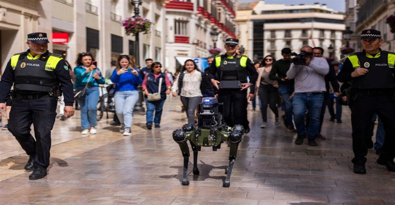 Έχουν... σύμμαχο πλέον οι αστυνομικοί: Σκύλος-ρομπότ εντοπίζει τροχαίες παραβάσεις στη Μάλαγα - Δείτε βίντεο