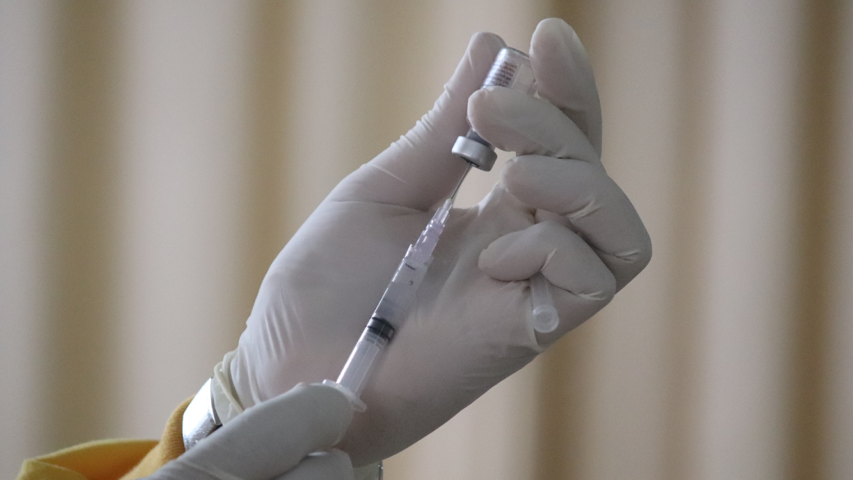 Κορωνοϊός: Πόσο ασφαλές είναι το εμβόλιο για τους καρδιοπαθείς - Ποιες οι πιθανές παρενέργειες