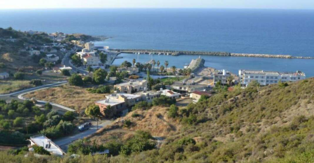 Εντυπωσιακές εικόνες από την Τηλλυρία: Μαθητές σχημάτισαν με φωτιά τη λέξη «ΟΧΙ» – Το έθιμο που περνά από γενιά σε γενιά!