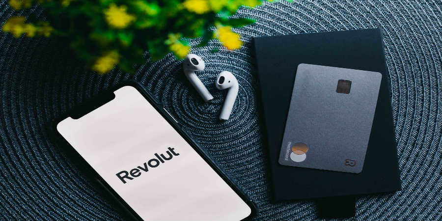 Revolut: Πώς μπορεί να βρεθείτε με αρνητικό υπόλοιπο χωρίς να το καταλάβετε