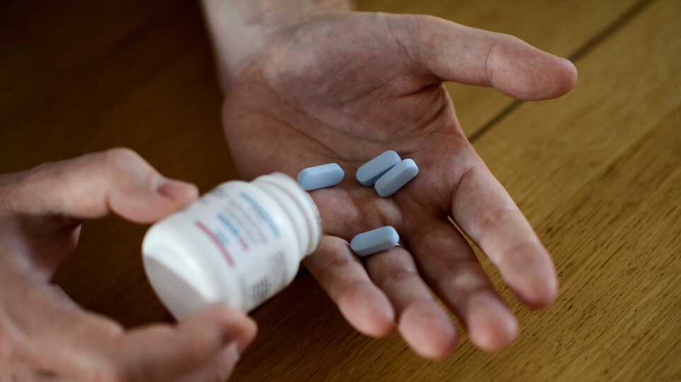 Pfizer vs Merck: Τι ξέρουμε για τα δύο χάπια κατά του κορωνοϊού