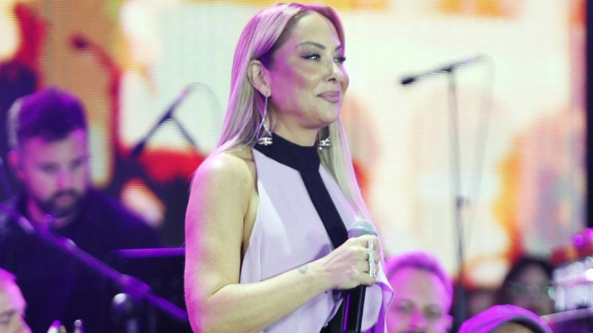 Μελίνα Ασλανίδου: Στη Μύκονο περνά τις καλοκαιρινές της διακοπές η τραγουδίστρια – Φωτογραφίες