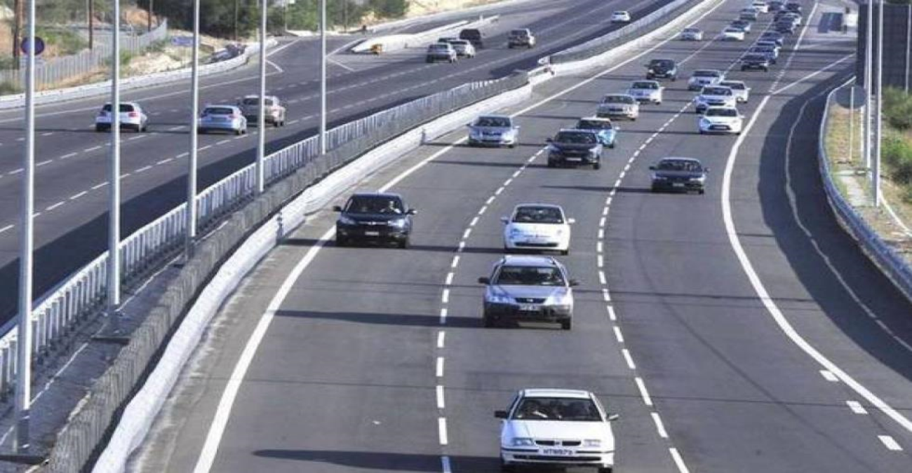 Οδηγοί προσοχή: Aνατράπηκε και αναποδογυρίστηκε όχημα πολυτελείας στον αυτοκινητόδρομο - Δείτε φωτογραφία