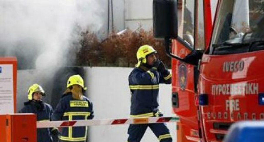 ΛΑΡΝΑΚΑ: Φωτιά στην είσοδο πολυκατοικίας- Εκκενώθηκε με ασφάλεια το κτήριο