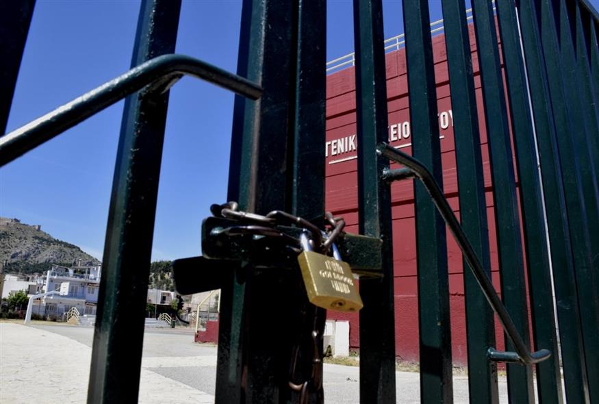 Εξοργηστικό: Διευθύντρια στο Χαλάνδρι βάζει μαθητές να σκάβουν για να σβήνει απουσίες - Τι καταγγέλλουν γονείς