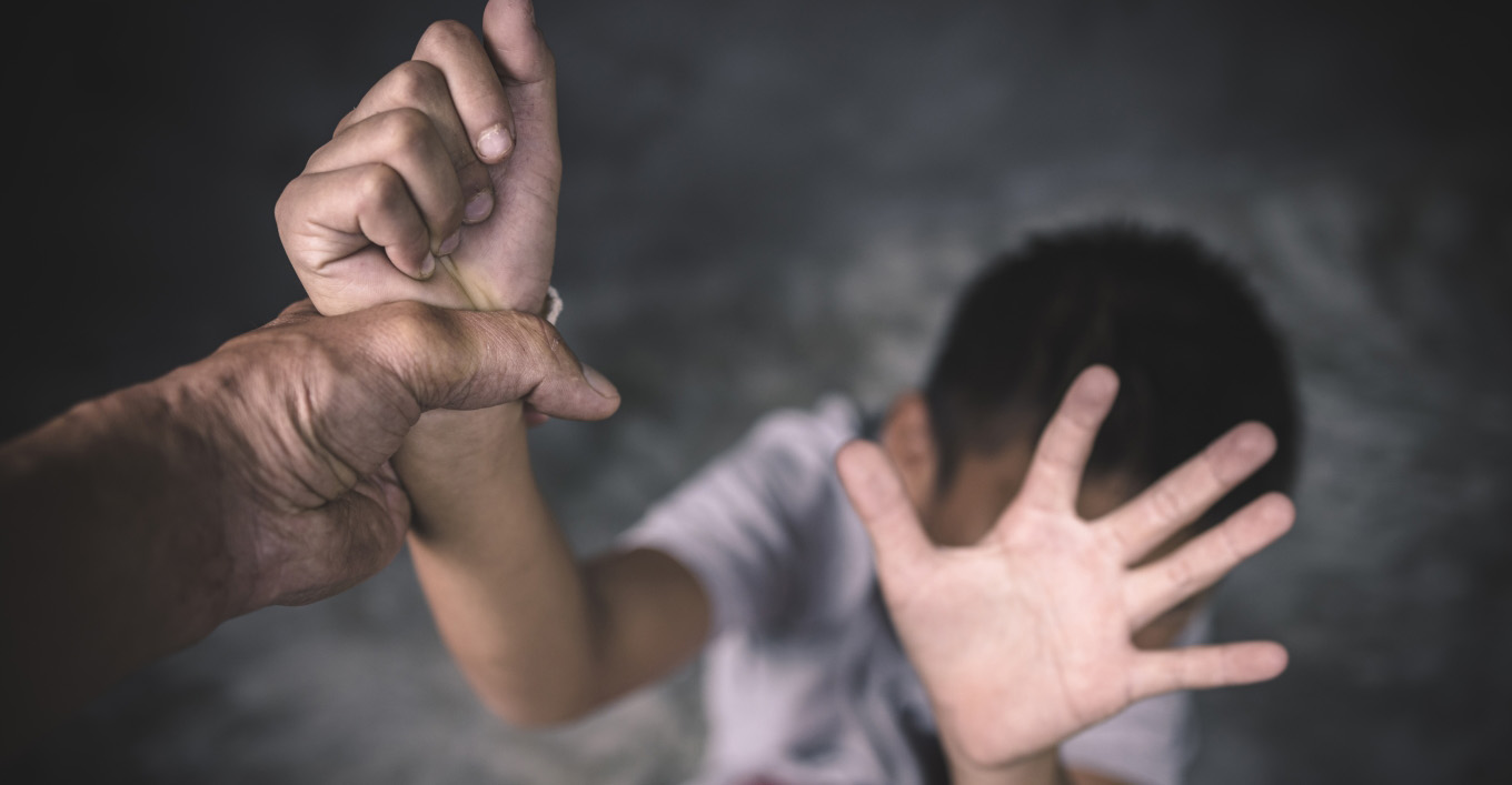 Μάνα κατήγγειλε τον πρώην πεθερό της για βιασμό του 4χρονου γιου της