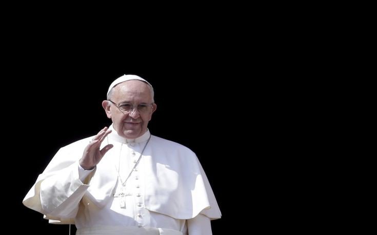 Ο Πάπας γιορτάζει και μοιράζει 3.000 παγωτά στους φτωχούς