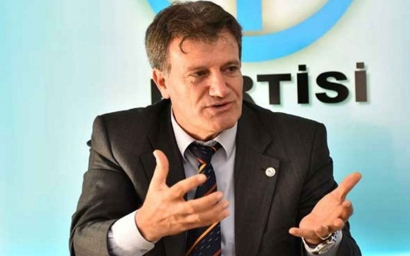 Υβριστική ανάρτηση Αρίκλι μετά τα δημοσιεύματα για νέο ένταλμα για τη δολοφονία Ισαάκ