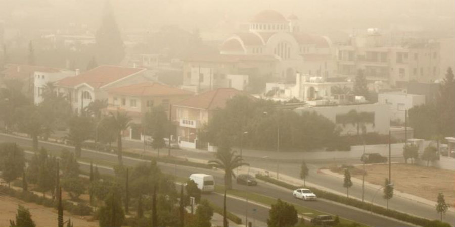 ΚΥΠΡΟΣ: Αποπνικτική η ατμόσφαιρα - Ξεκινά η υποχώρηση της σκόνης