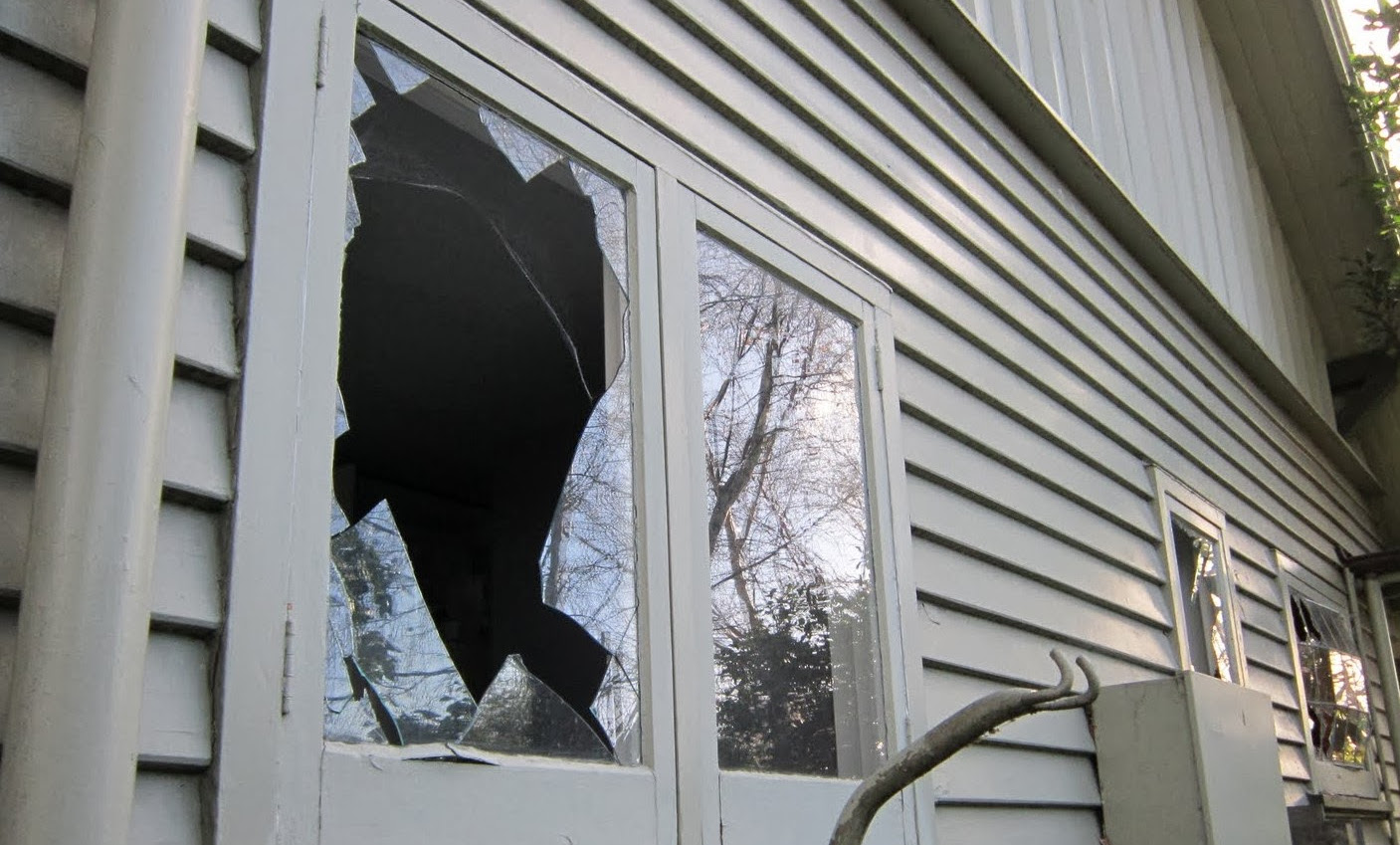 ΛΑΡΝΑΚΑ: Με ηλεκτρονικές συσκευές και όπλο έφυγαν οι διαρρήκτες – Πέτυχαν είσοδο στην οικία σπάζοντας το τζάμι