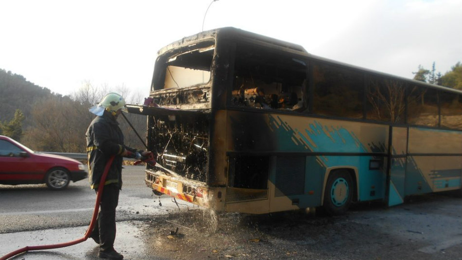 ΛΑΚΑΤΑΜΙΑ: Ξέσπασε φωτιά σε λεωφορείο – Υπήρχαν δύο επιβάτες μέσα – Δεν κινδύνεψε κανείς