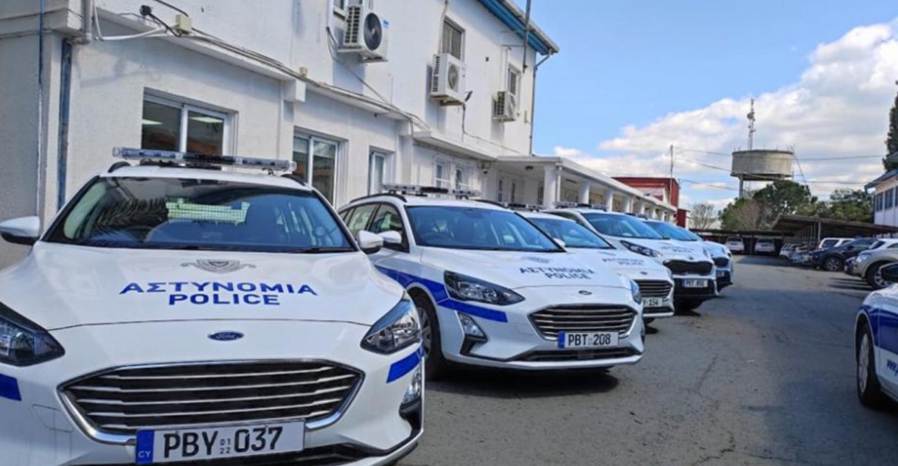 Κινηματογραφική καταδίωξη στην Αγία Νάπα: Κλεμμένο αυτοκίνητο εμβόλισε περιπολικά και εξαφανίστηκε ο οδηγός