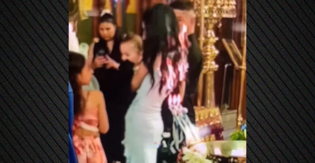 Video - Νονά στην Ελλάδα έγινε viral: Επιασαν φωτιά τα μαλλιά της - «Φοβόμουν την Ανάσταση και το έπαθα σε βάφτιση»