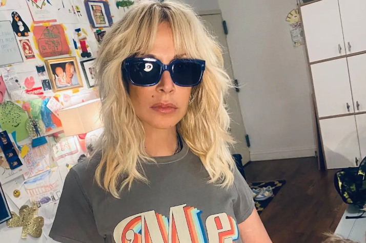 Άννα Βίσση: Με τα εγγόνια της σε αγώνα NBA στη Νέα Υόρκη – Φωτογραφία