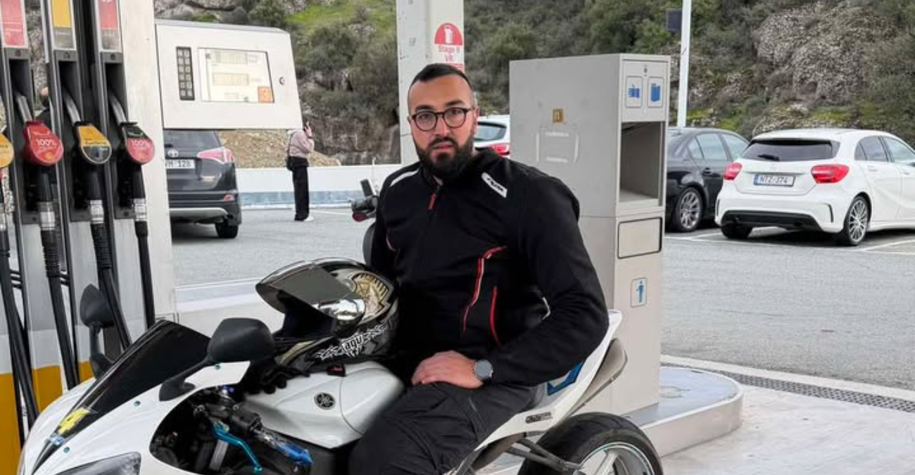 Δεν το σκέφτηκε ούτε στιγμή: Με τη μηχανή του άνοιξε δρόμο σε ασθενοφόρο για να σωθεί παιδί στην Πάφο