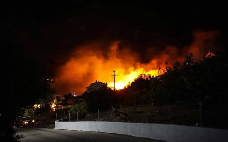 Μαίνονται οι μεγάλες πυρκαγιές στην Κεφαλονιά- 'Χαοτική κατάσταση'- Εκκενώθηκε οικισμός