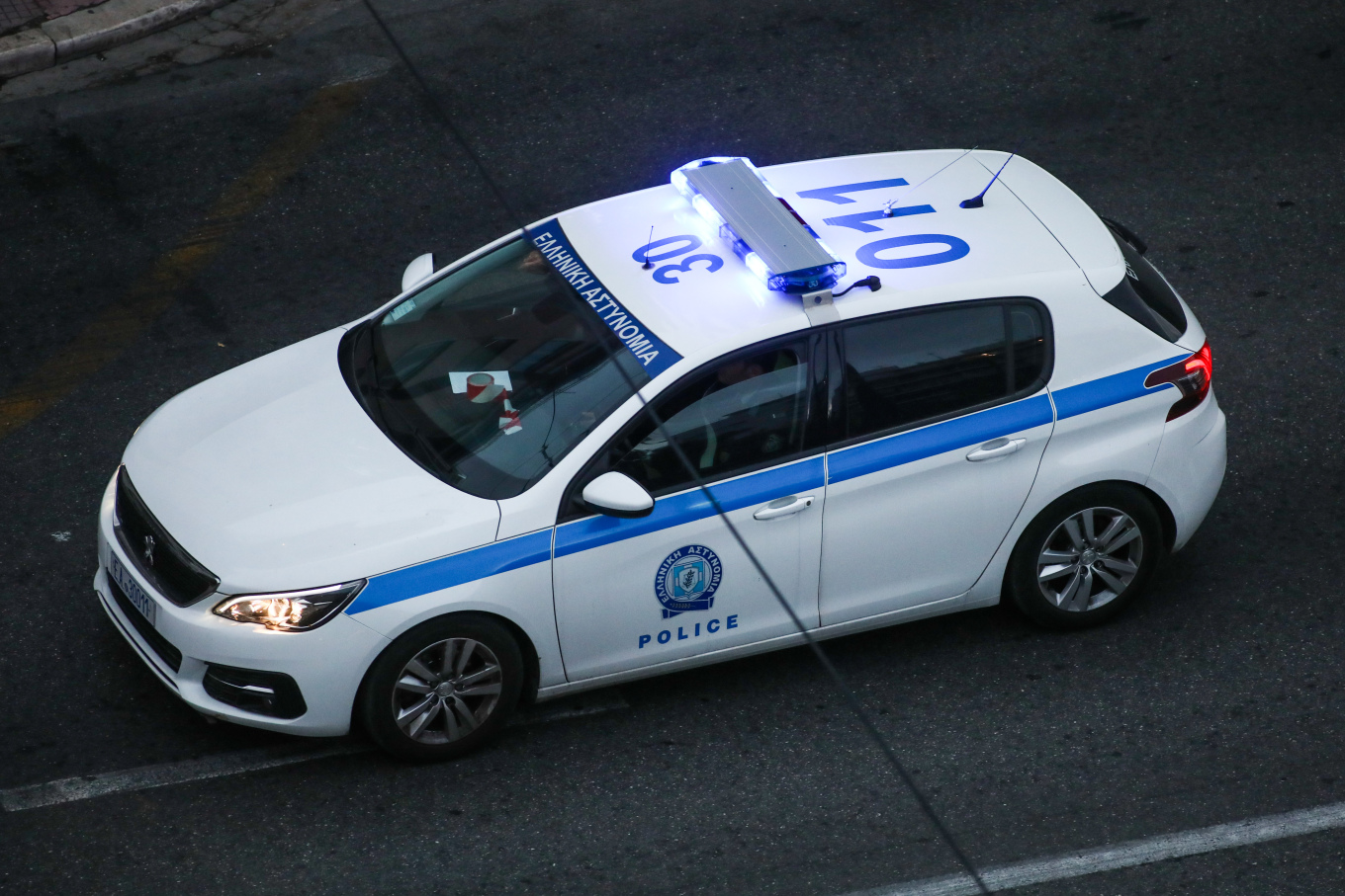 Νεαροί χτύπησαν και τραυμάτισαν 16χρονο μέσα σε κατάστημα στο Μεσολόγγι - Δύο συλλήψεις