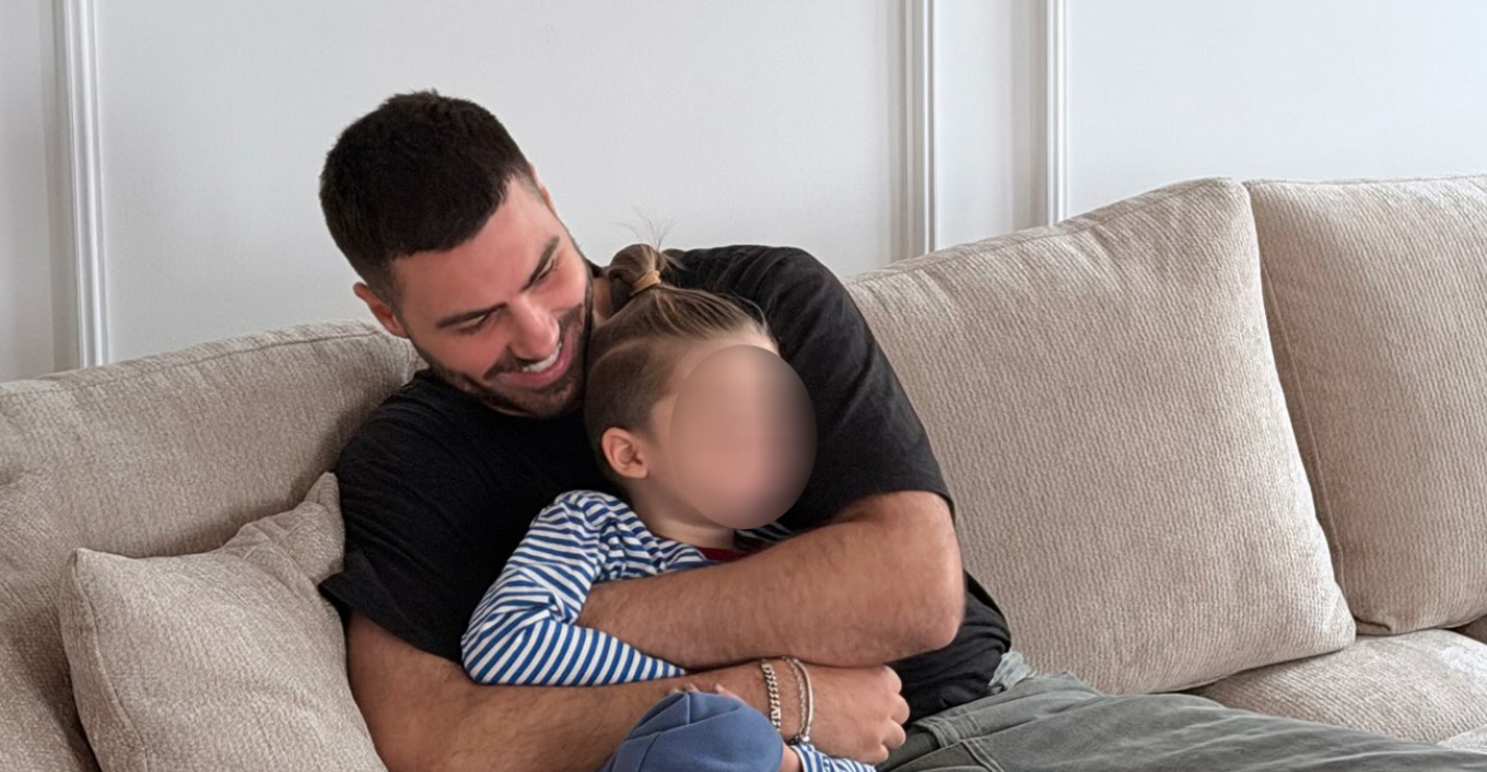 Η Ιωάννα Τούνη απαθανατίζει τον σύντροφό της αγκαλιά με τον γιο της: «Λιώνω...»