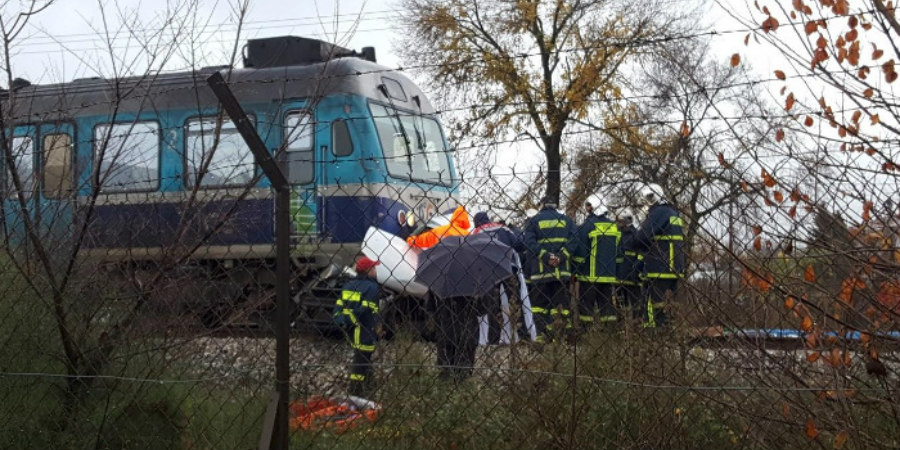 ΕΛΛΑΔΑ: Όχημα συγκρούστηκε με τρένο – Νεκρός ο οδηγός του αυτοκινήτου - VIDEO