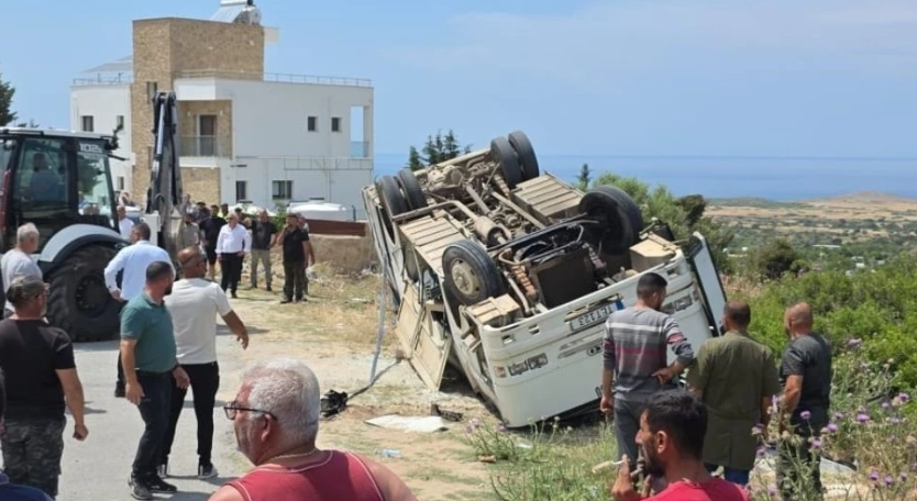 Video: Ανατροπή σχολικού λεωφορείου στα κατεχόμενα - Αναφορές για τραυματίες