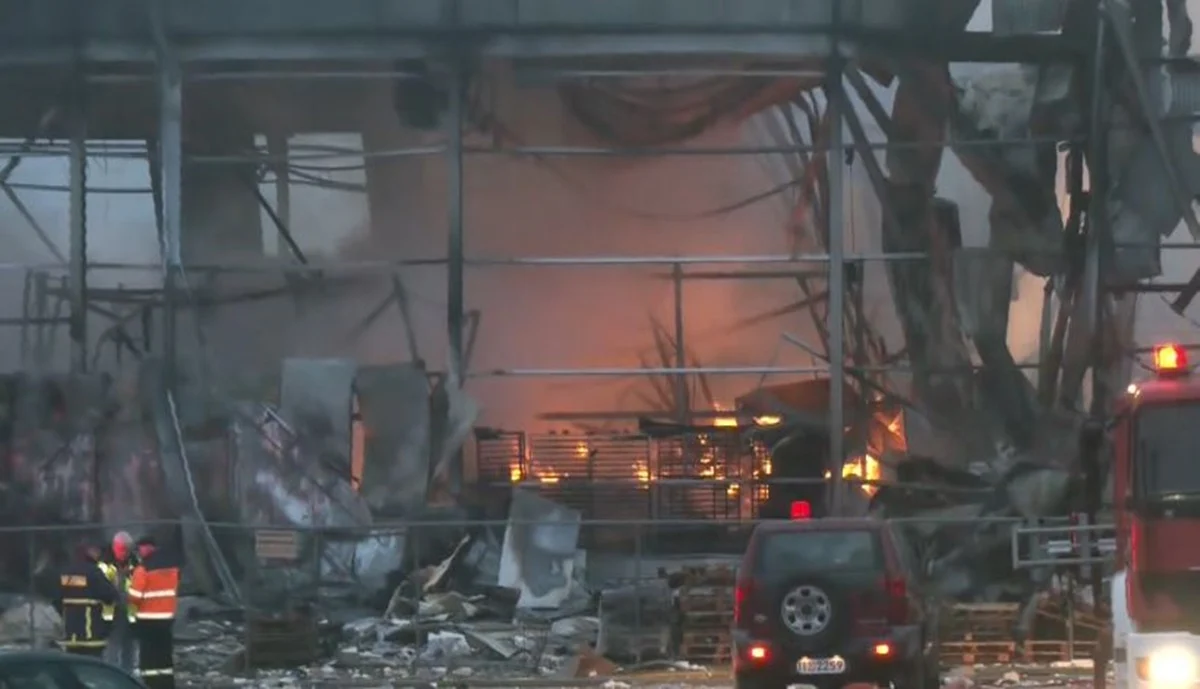 Τρεις γυναίκες νεκρές από τη μεγάλη φωτιά στο εργοστάσιο της Βιολάντα στην Ελλάδα 