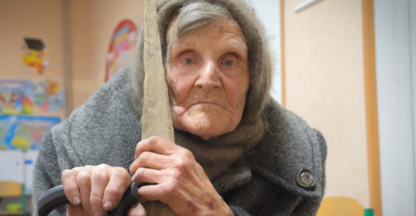Η απίστευτη ιστορία μιας 98χρονης στην Ουκρανία: Περπάτησε μόνη της για 9χλμ. σε εμπόλεμη περιοχή για να ξεφύγει