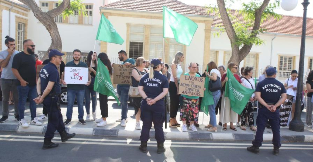 Χιλιάδες γυναίκες στον δρόμο σήμερα: Πορεία-μήνυμα κατά της βίας με στάση στο Αρχηγείο
