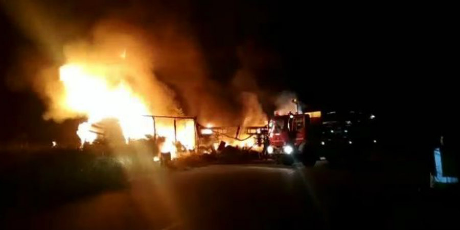 Τραγωδία στην Ελλάδα: 11 άνθρωποι απανθρακώθηκαν μετά από σύγκρουση οχήματος με φορτηγό - ΦΩΤΟΓΡΑΦΙEΣ