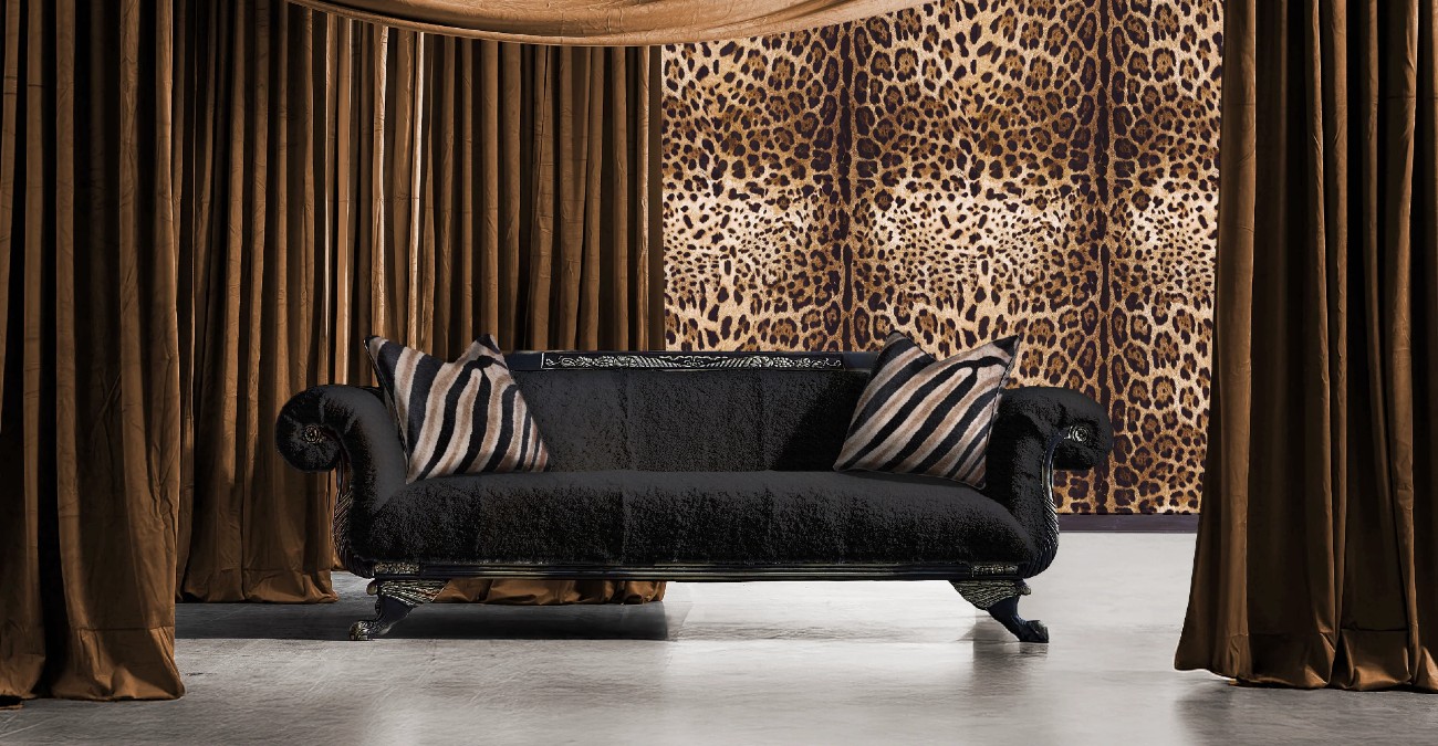 Τι βλέπουν τα μάτια μας… Μετέτρεψε τη μοτοσικλέτα σε… διπλοκάμπινο – Φόρτωσε ολόκληρο καναπέ - Δείτε φωτογραφία