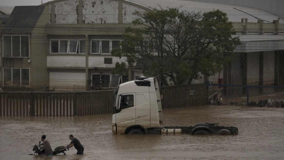 Βραζιλία: Ανησυχία για τα κρούσματα λεπτοσπείρωσης μετά τις φονικές πλημμύρες