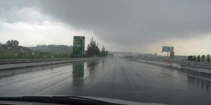 Νέα ενημέρωση της Αστυνομίας:  Έντονη βροχόπτωση στον αυτοκινητόδρομο στις περιοχές Λυμπιών και Κόρνου   