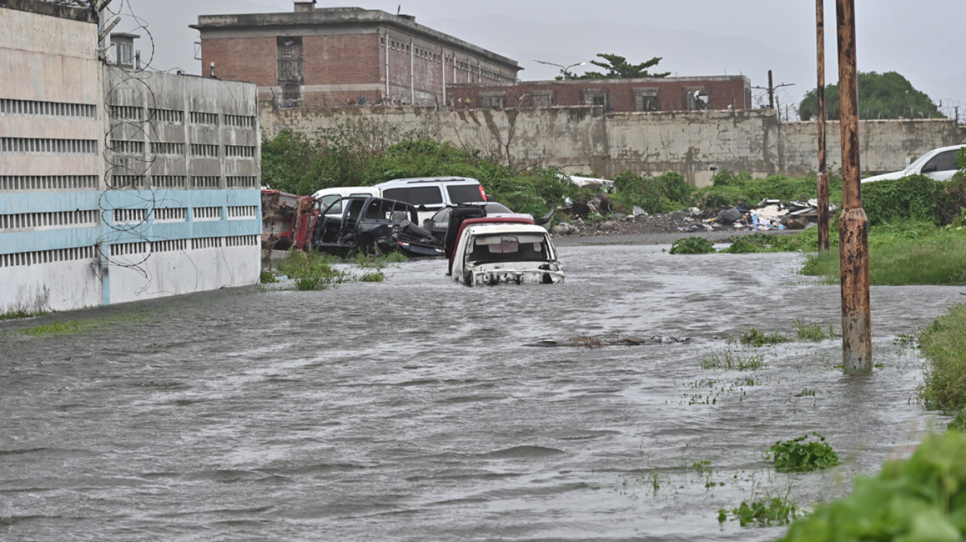 Video: Ο τυφώνας Μελίσα υποβαθμίστηκε στην κατηγορία 4 - Πλημμύρες, νεκροί και εκτεταμένες ζημιές στην Τζαμάικα