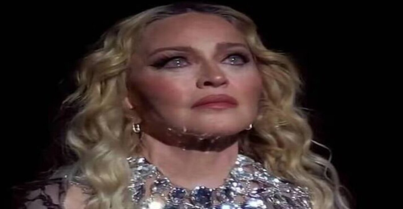 Διέκοψε τη συναυλία και ξέσπασε σε δάκρυα στη σκηνή η Μαντόνα – «Του κρατούσα το χέρι και πέθανε»