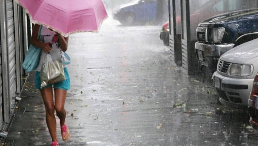 ΚΑΙΡΟΣ: Καύσωνας με ισχυρούς ανέμους - Αναμένονται βροχές 