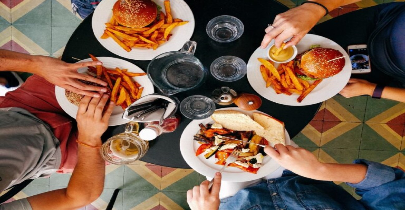 Οι γευστικοί κάλυκες μας λένε πότε να σταματήσουμε να τρώμε - Τι λέει νέα έρευνα
