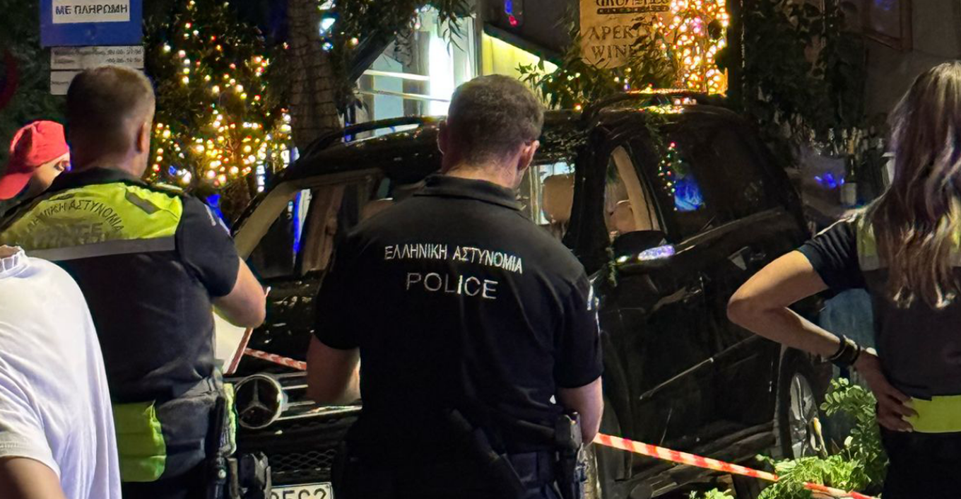 Πανικός στο Κολωνάκι τα ξημερώματα: Όχημα έπεσε σε πεζούς έξω από εστιατόριο – 11 τραυματίες, ένας σοβαρά – Δείτε βίντεο και φωτογραφίες