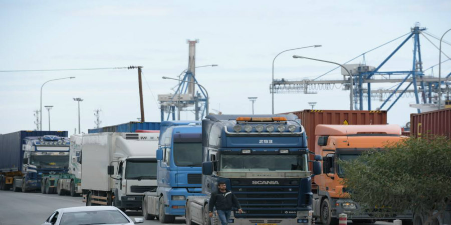 ΛΙΜΑΝΙ ΛΕΜΕΣΟΥ: Καλούνται να βρουν τη χρυσή τομή με το Υπουργείο Εργασίας οι οδηγοί φορτηγών 