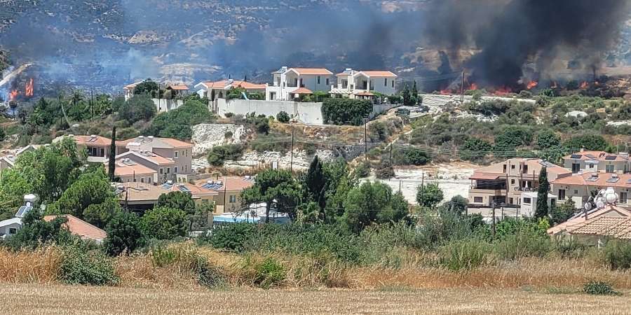 Υπό έλεγχο η πυρκαγιά στο Πισσούρι - Κατέκαυσε ξηρά χόρτα - Σώθηκαν οικίες 