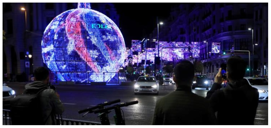 Περισσότερα χρήματα σε σύγκριση με πέρυσι ξόδεψε η Μαδρίτη για τα χριστουγεννιάτικα φωτάκια