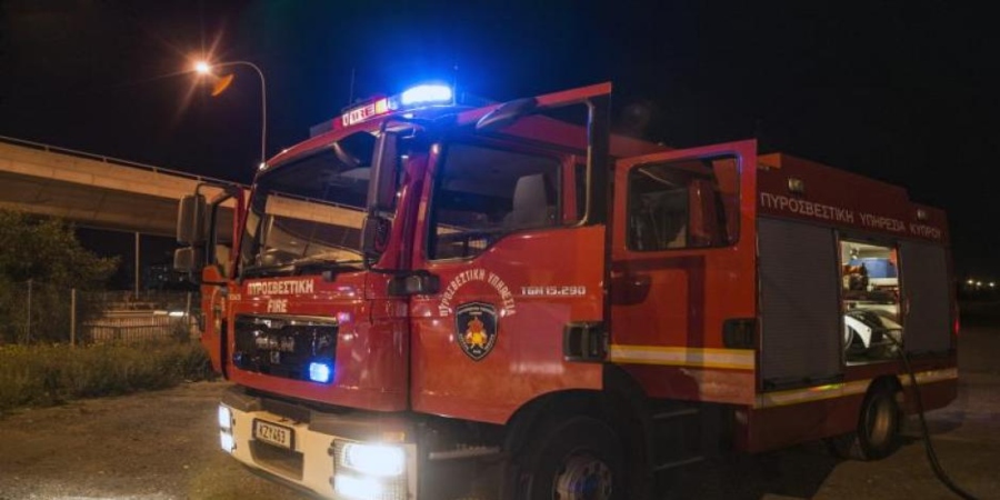 ΛΕΥΚΩΣΙΑ: Στις φλόγες σκάφος έξω από οικία - Μυστήριο για το ξέσπασμα της φωτιάς